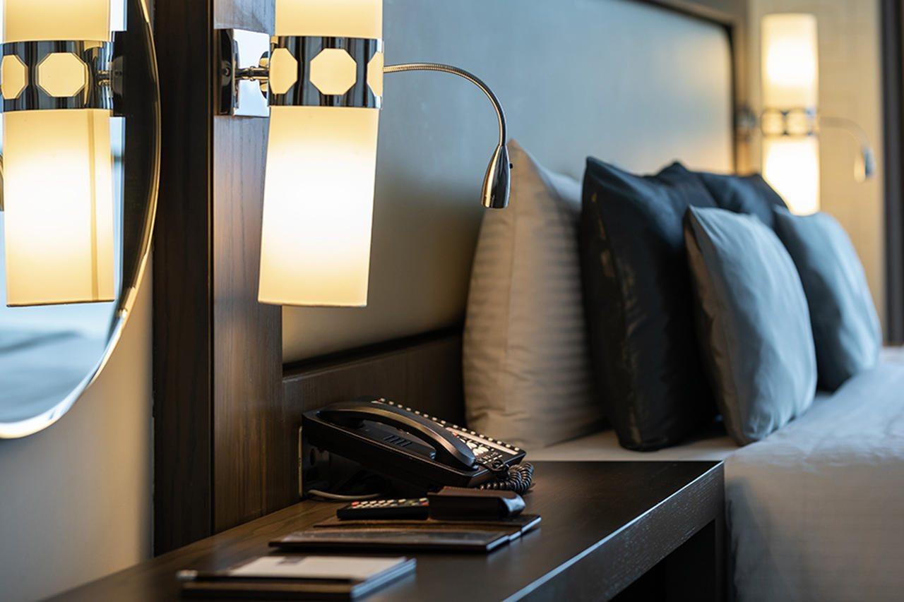 Royal M Al Aqah Beach Resort By Gewan Exterior foto A telephone in a hotel room