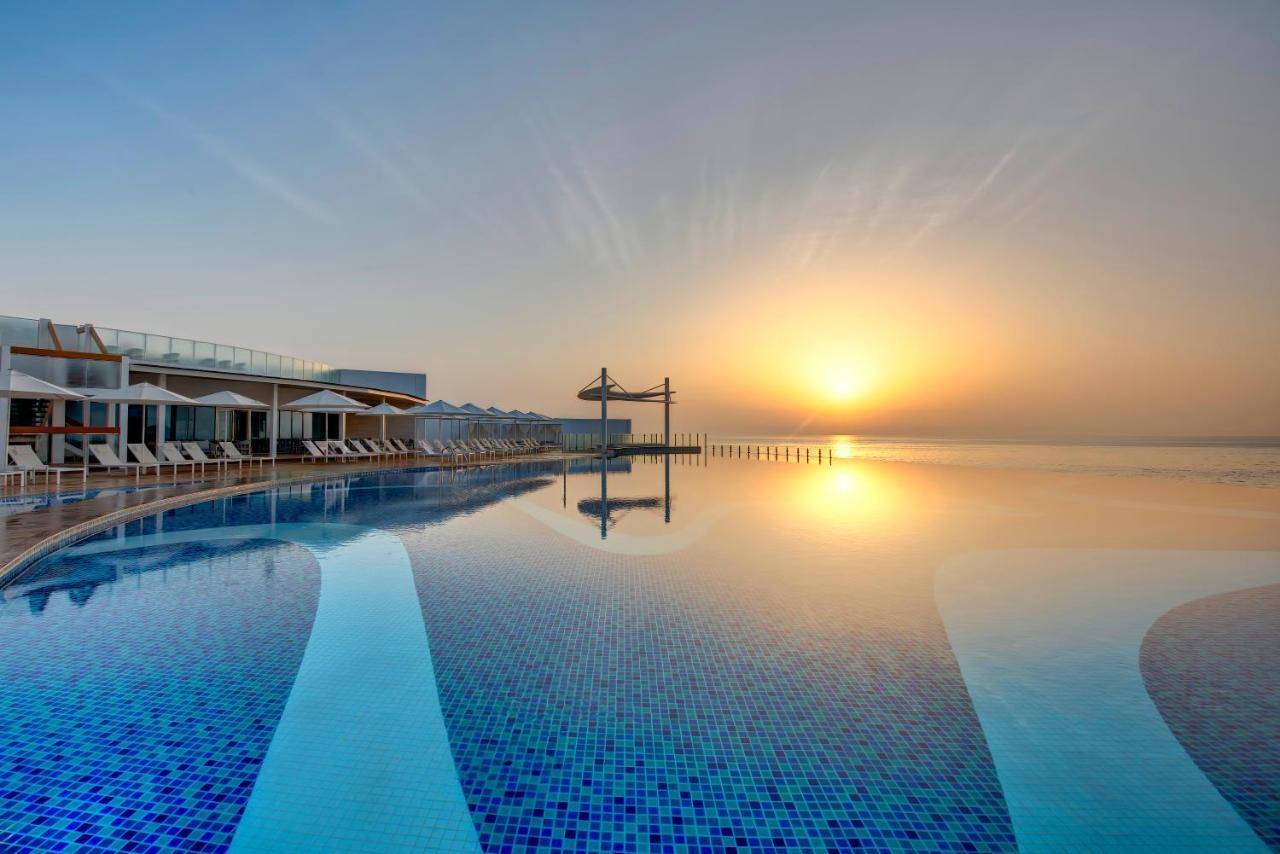 Royal M Al Aqah Beach Resort By Gewan Exterior foto Infinity pool at the Dead Sea