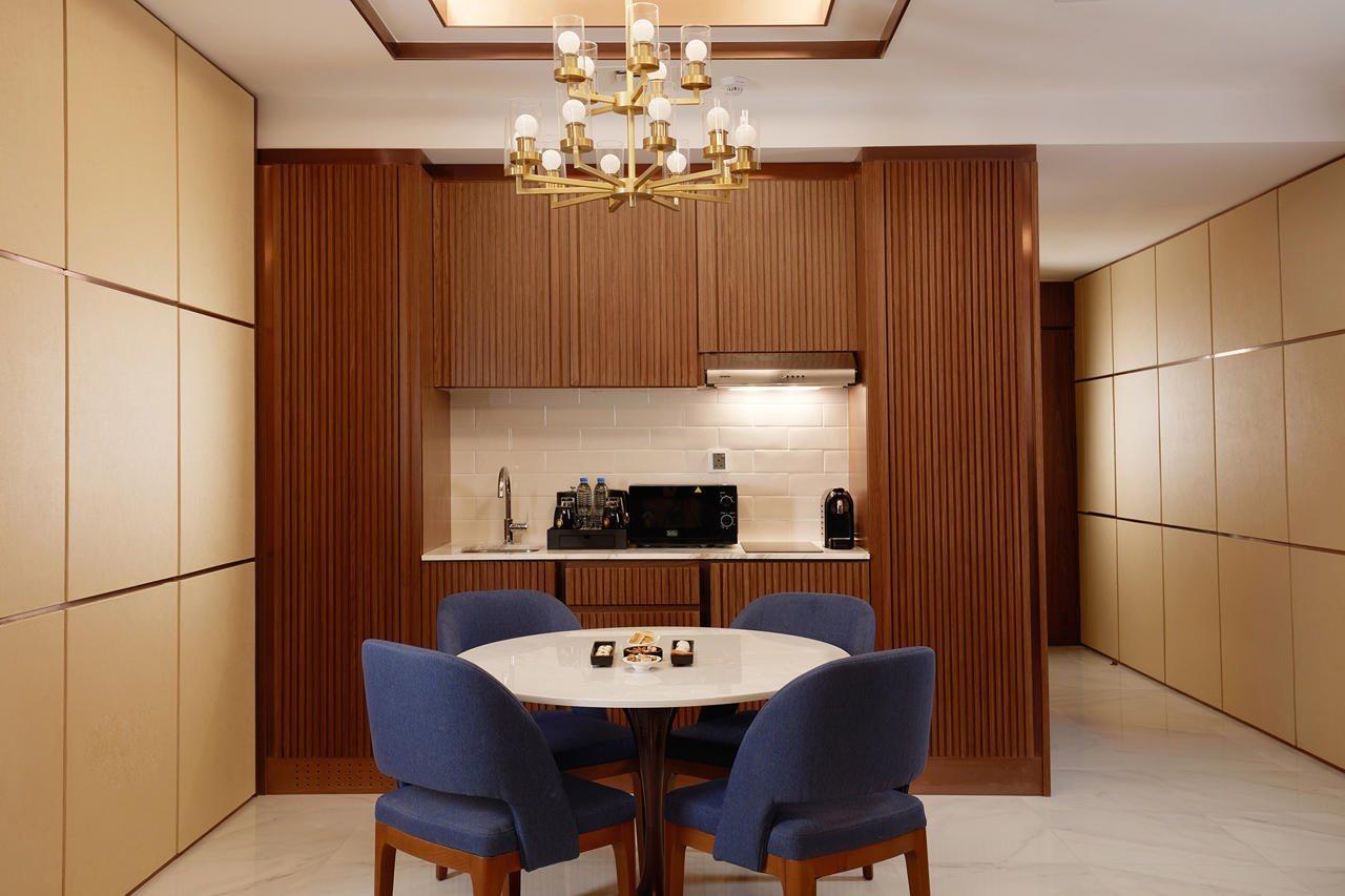 Royal M Al Aqah Beach Resort By Gewan Exterior foto A kitchen in a suite at The Ritz-Carlton, Tokyo